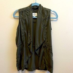 AE lightweight vest